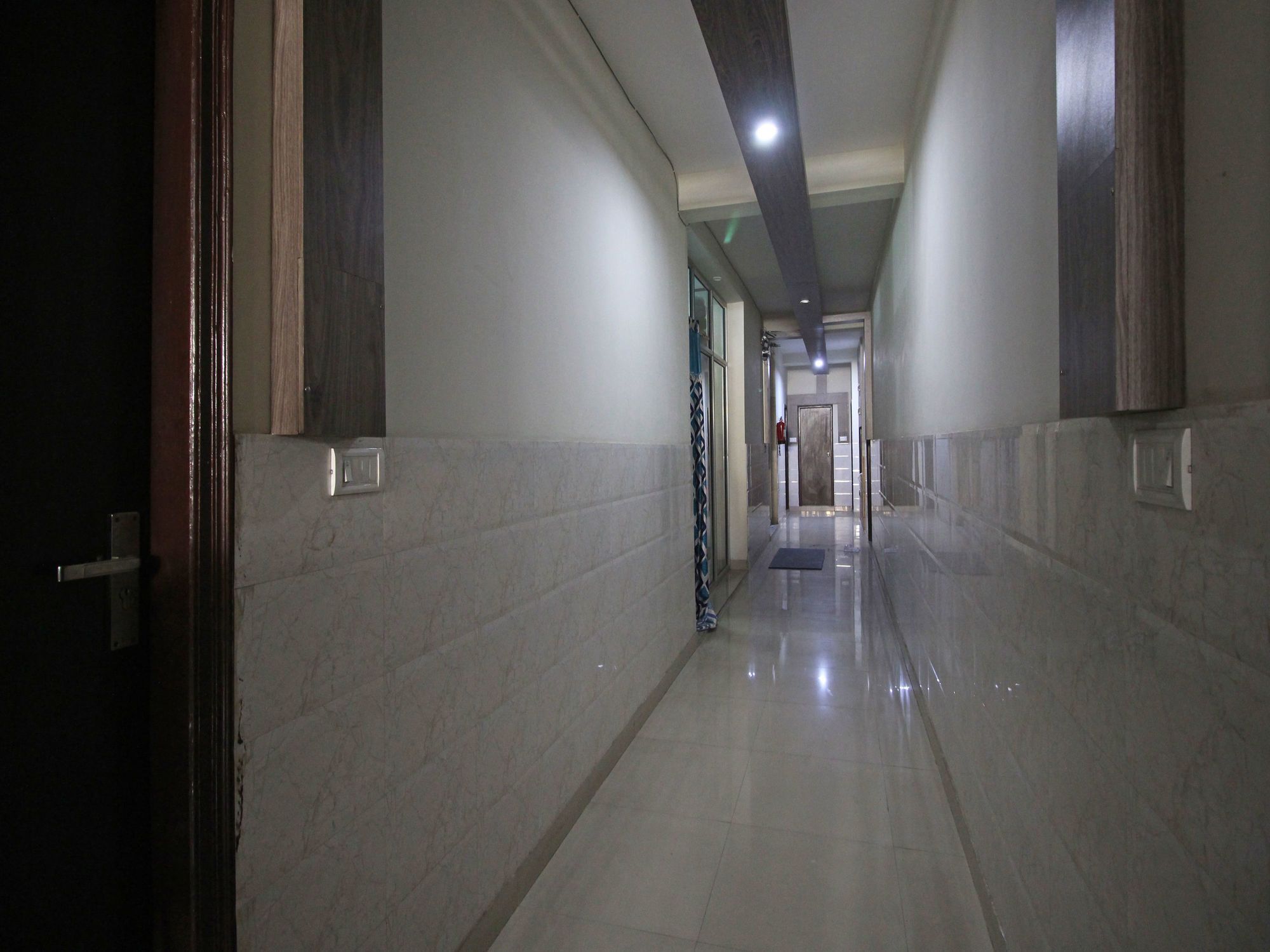 Oyo 576 Hotel Shree Kanta Residency Гургаон Экстерьер фото