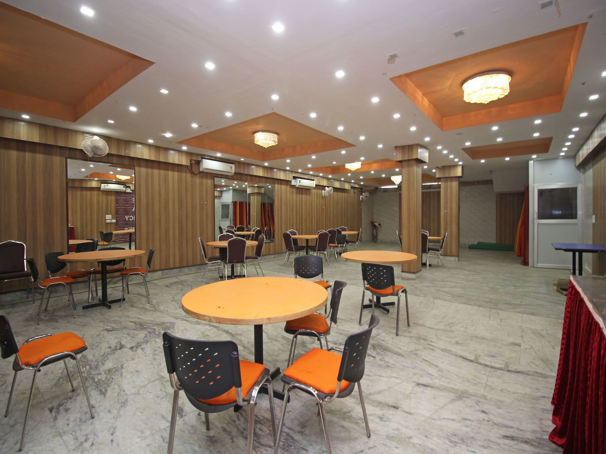 Oyo 576 Hotel Shree Kanta Residency Гургаон Экстерьер фото