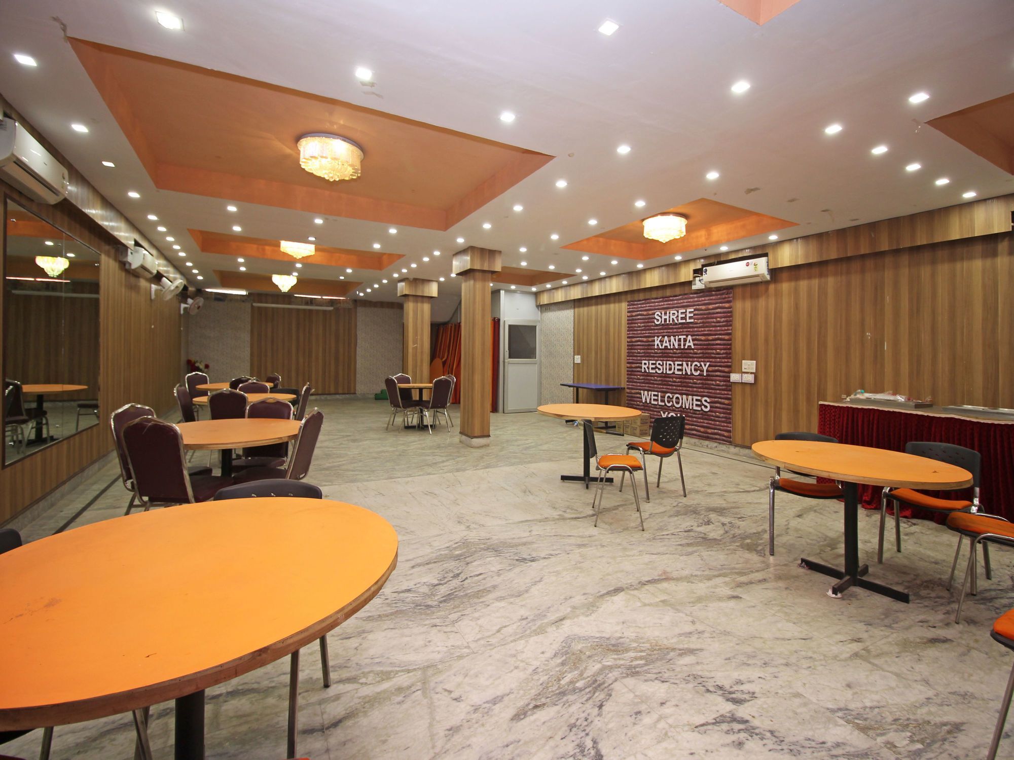 Oyo 576 Hotel Shree Kanta Residency Гургаон Экстерьер фото