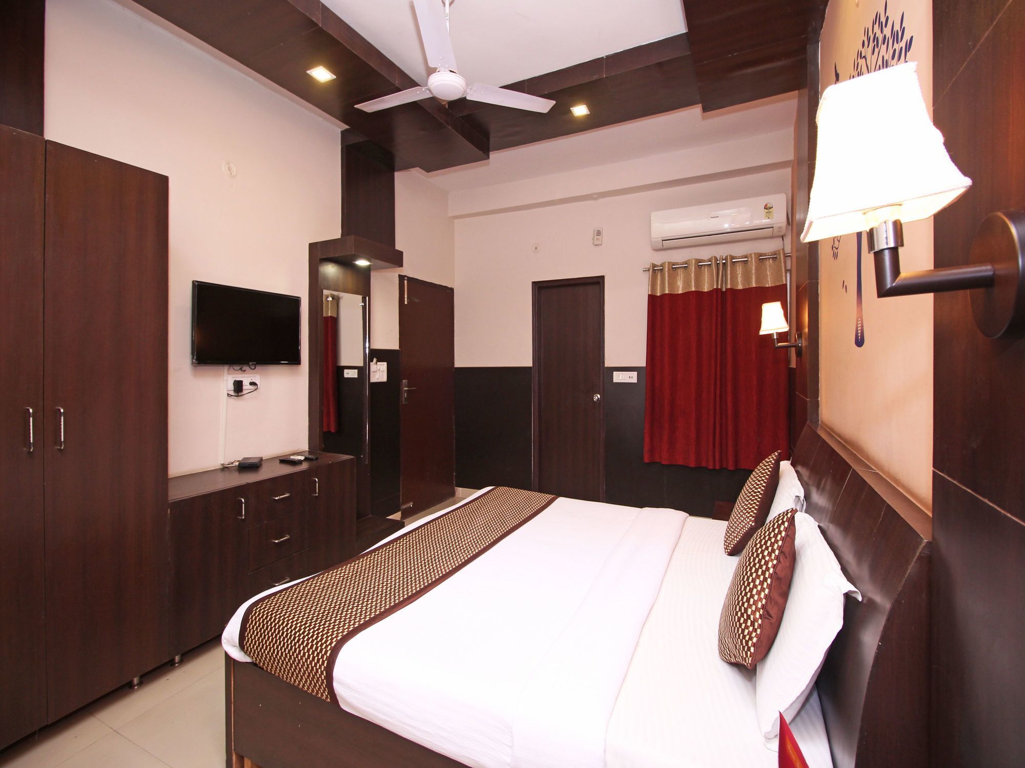 Oyo 576 Hotel Shree Kanta Residency Гургаон Экстерьер фото