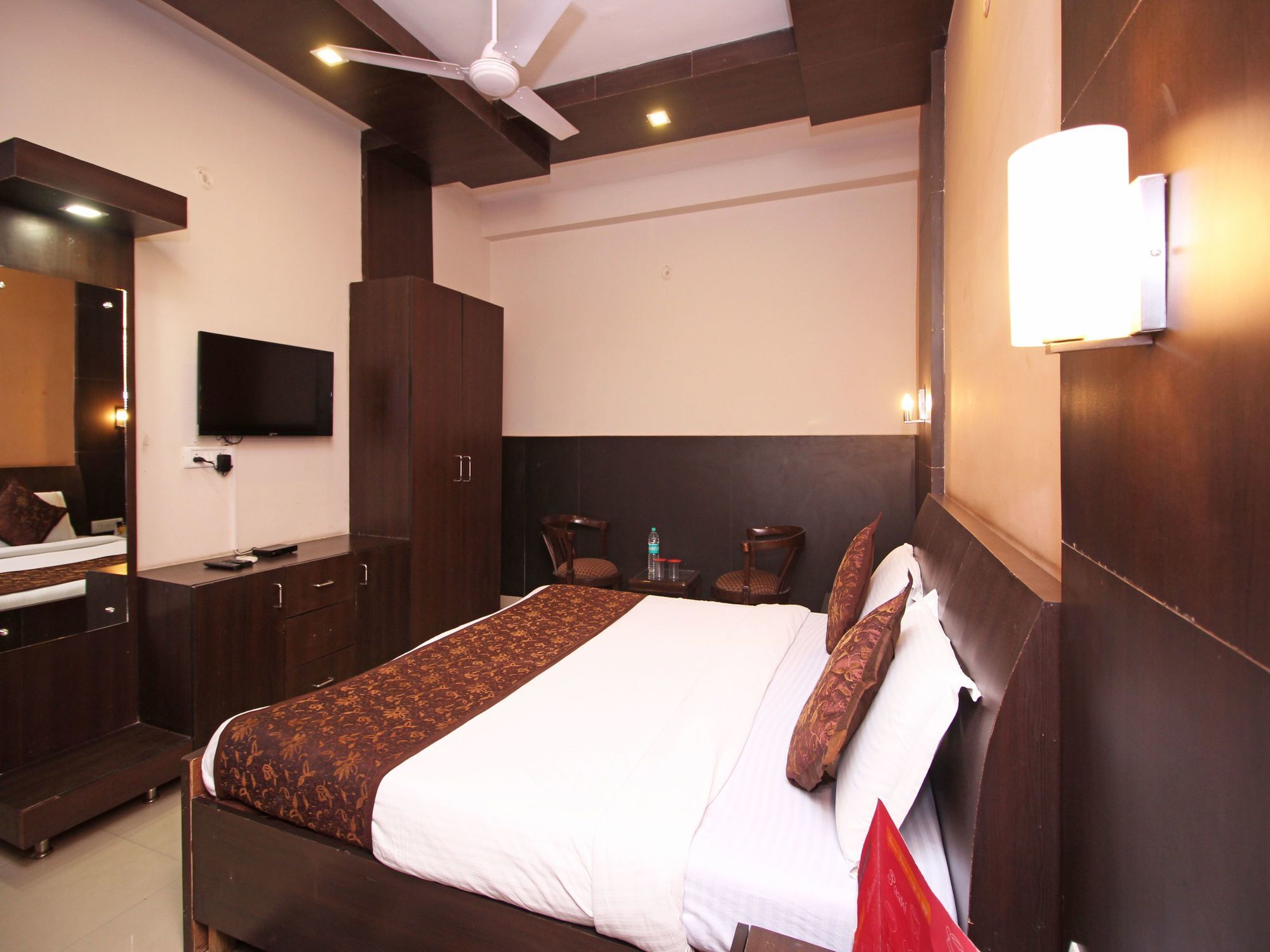 Oyo 576 Hotel Shree Kanta Residency Гургаон Экстерьер фото