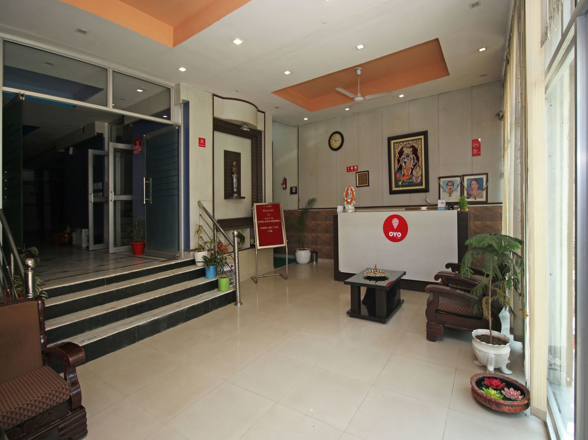 Oyo 576 Hotel Shree Kanta Residency Гургаон Экстерьер фото